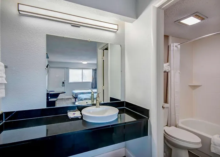 6 Oh - Osu North Hotel